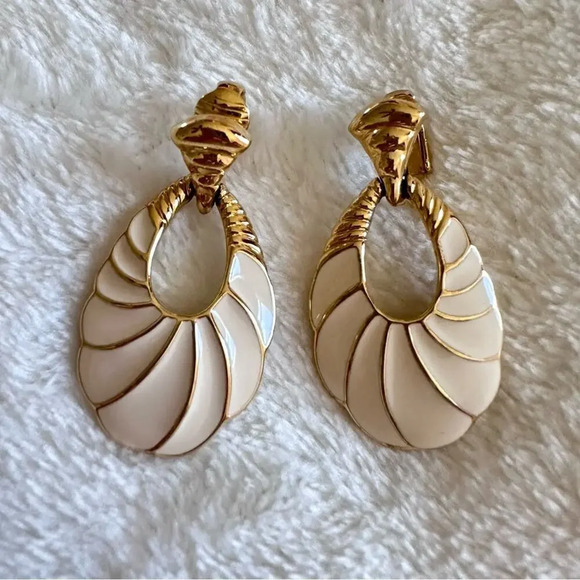 Vintage Trifari Clip On Earrings Cream Enamel Gold Tone Geometric